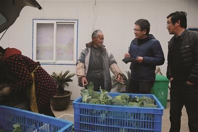 江苏南通八旬老人豪言:过两年开直升机卖菜(图)